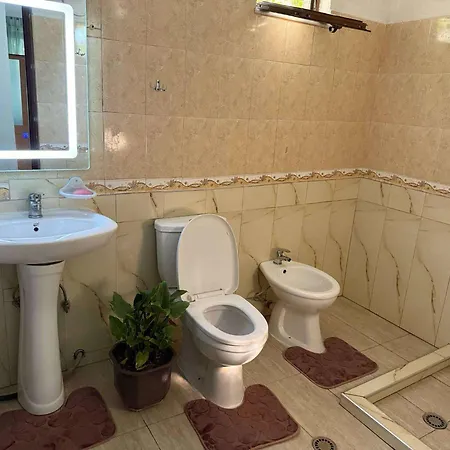 Guest House Tirana 別荘 ティラナ